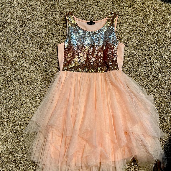 LITTLE GIRLS SPARKLING SEQUINS DRESS Size Medium - Picture 1 of 3